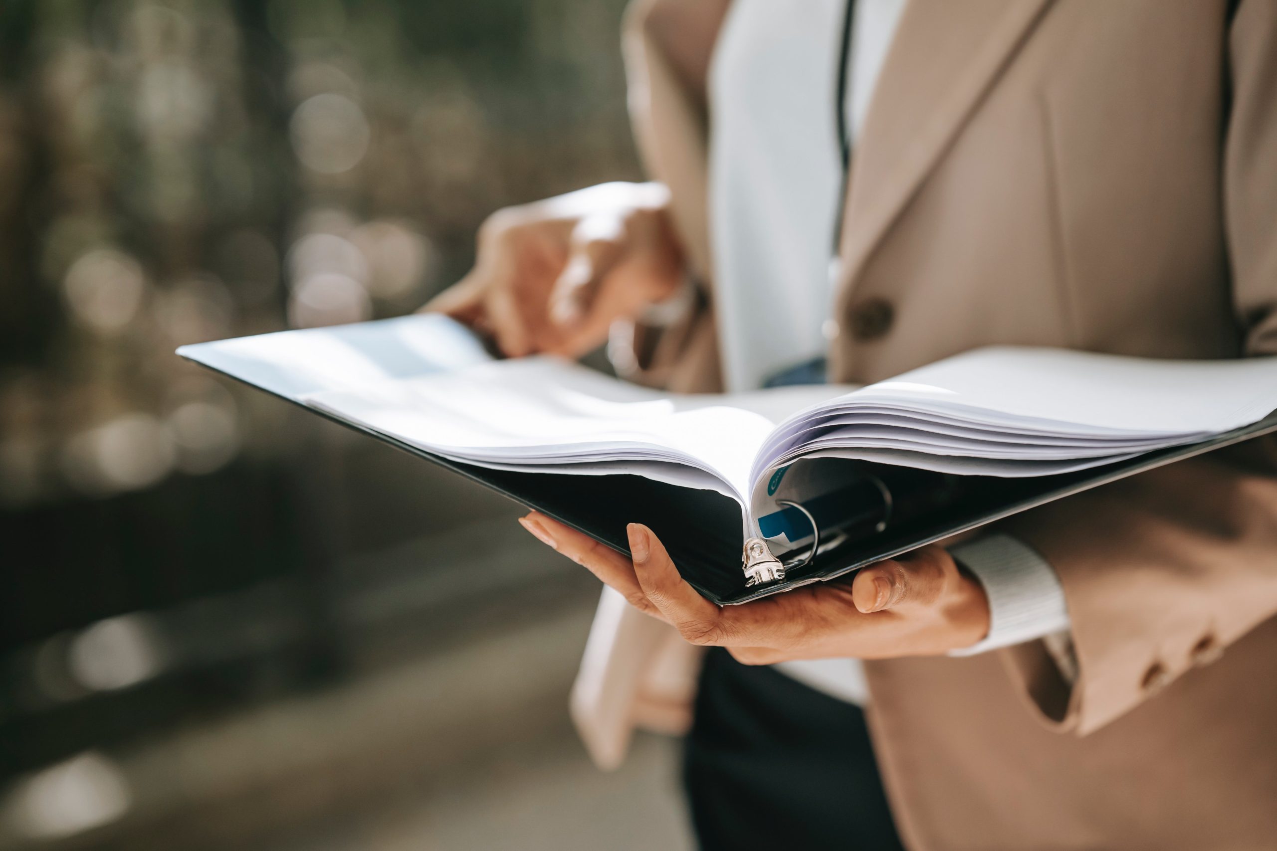 a human holding an open folder to analyze bank scoring of a customer