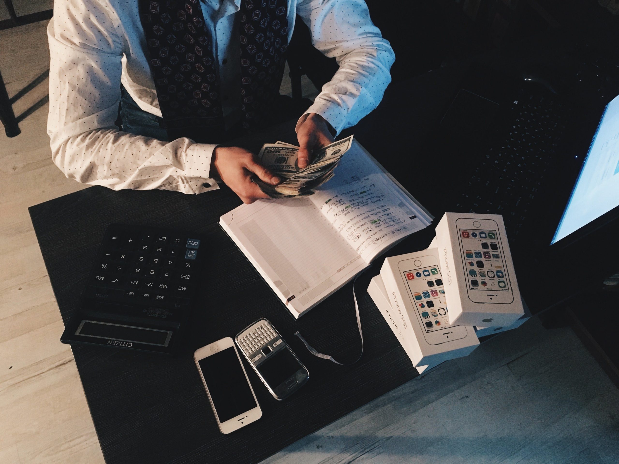 human counting money (Lending Company Statement Analyzer)
